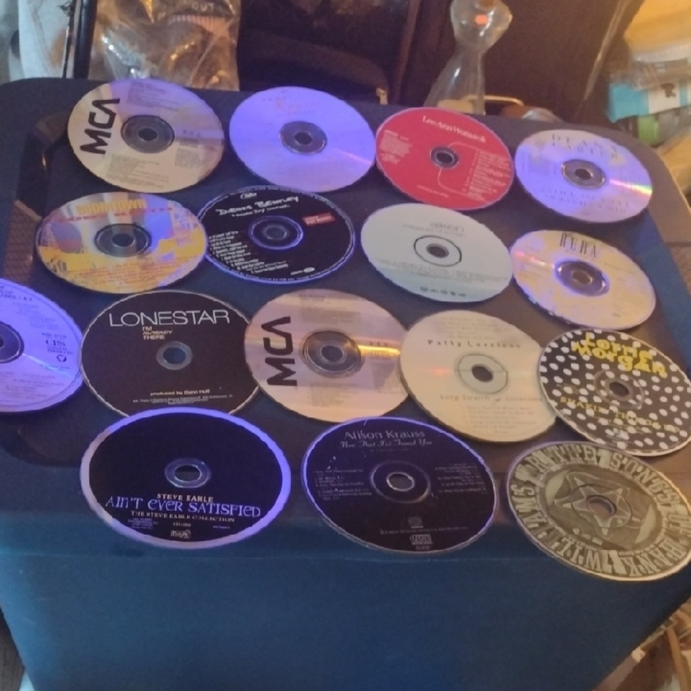 16 Country & Western CDs